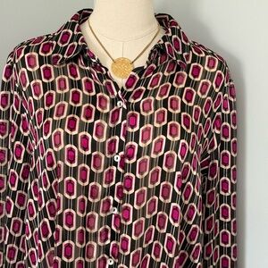 Haver Black & Magenta Geometric Blouse with Gold Thread — Size L
Gorgeous sleeve